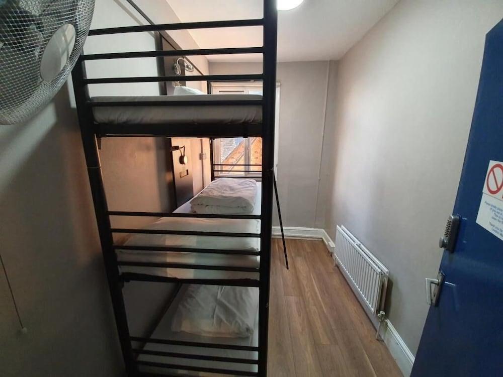 Hostel Onefam Waterloo 18-36 Years Old Londra