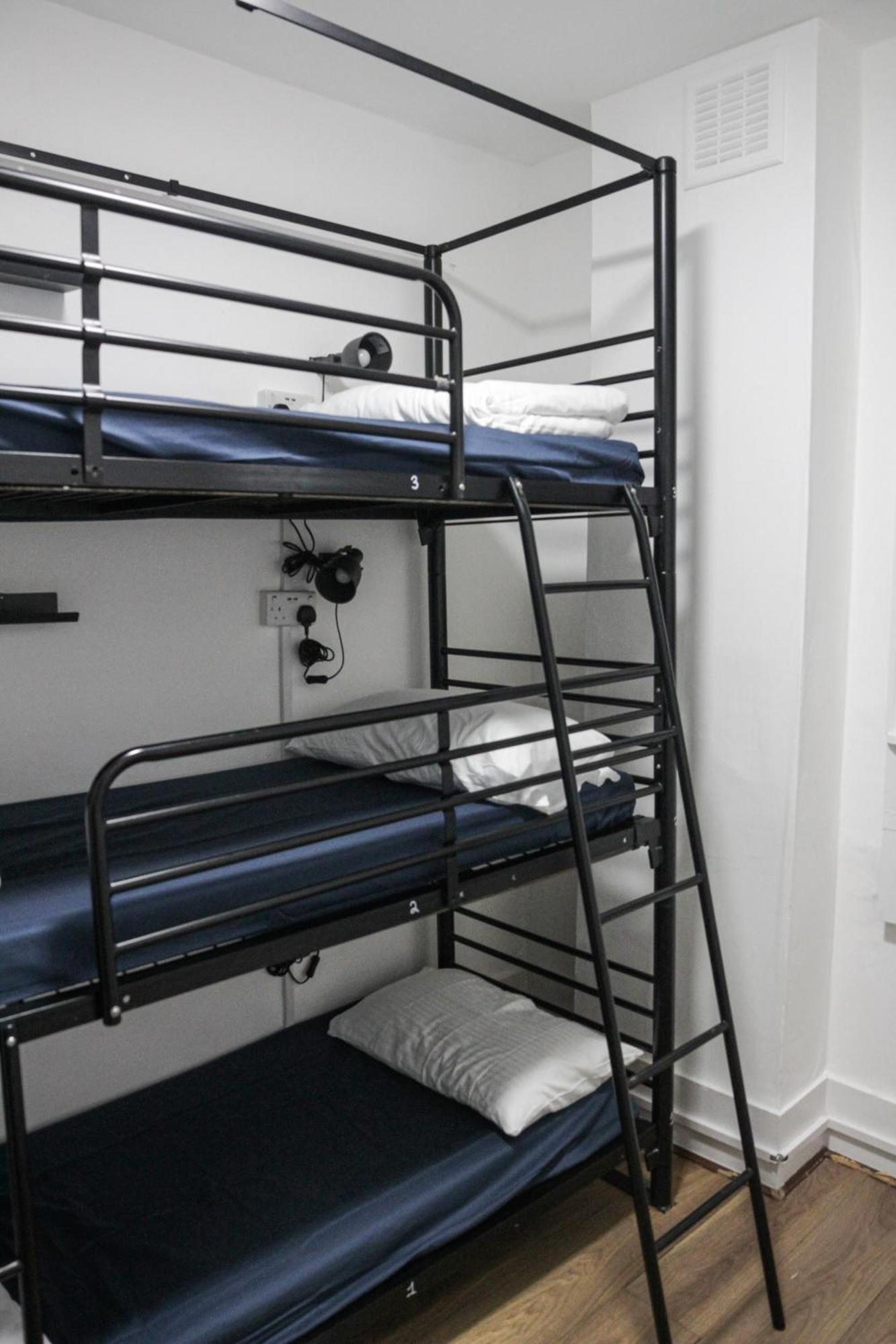 Onefam Waterloo 18-36 Years Old * Londra