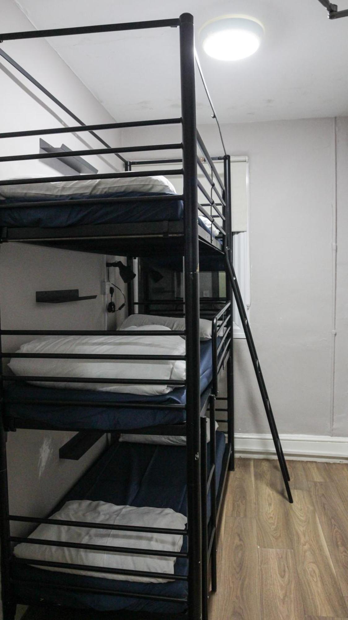 Onefam Waterloo 18-36 Years Old * Londra